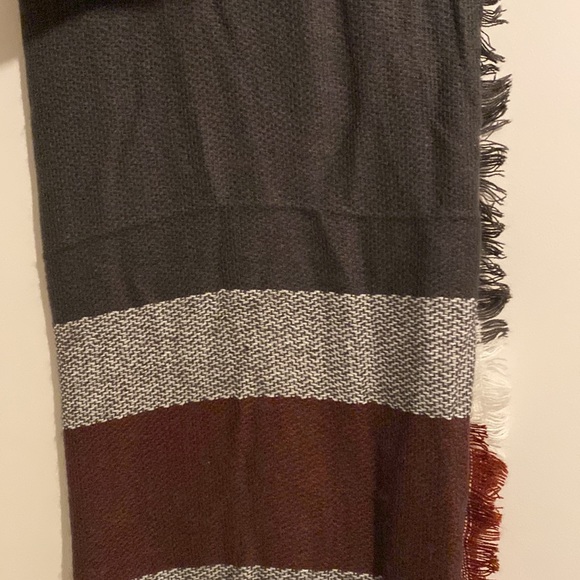 Maroon Grey White Blanket Scarf - Picture 3 of 3